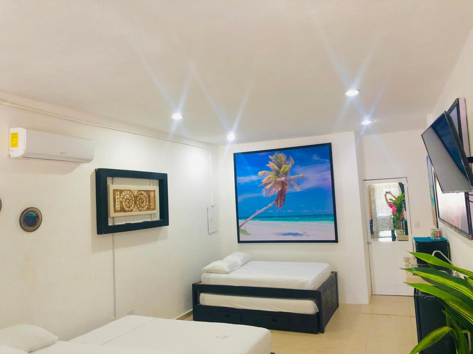Easy Hotel Playa del Carmen Exterior photo